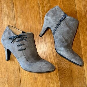 Naturalizer grey suede Ankle booties!